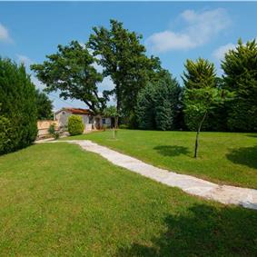 5 Bedroom Istrian Villa Estate with Large Pool and Gardens near Barban, Sleeps 12
